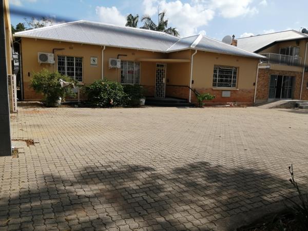 1 040  m² Commercial space