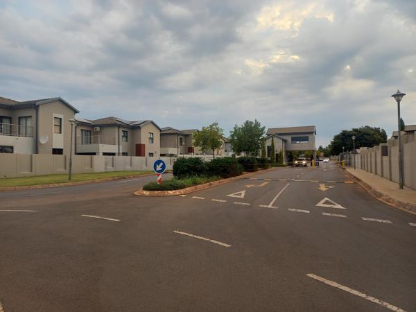 350 m² Land