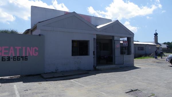 300  m² Retail Space