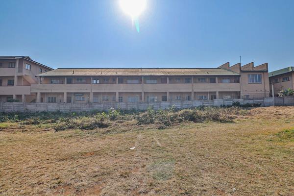 1 012 m² Land