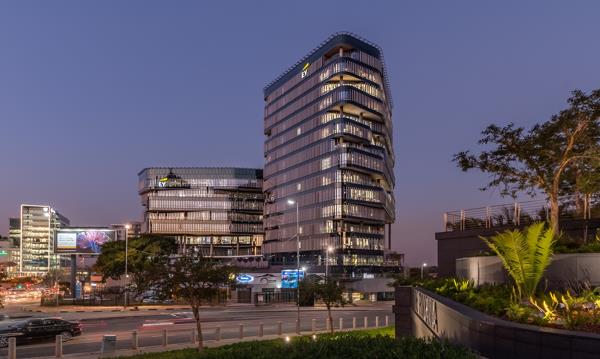 4 700  m² Commercial space