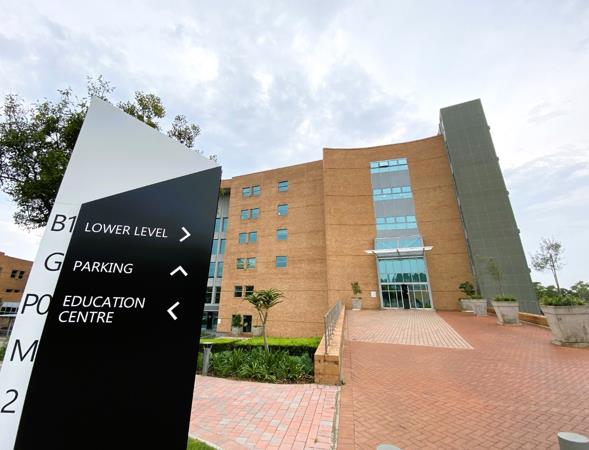 6 000  m² Commercial space