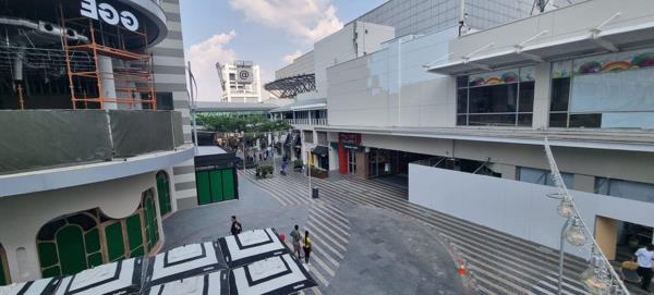 953  m² Commercial space