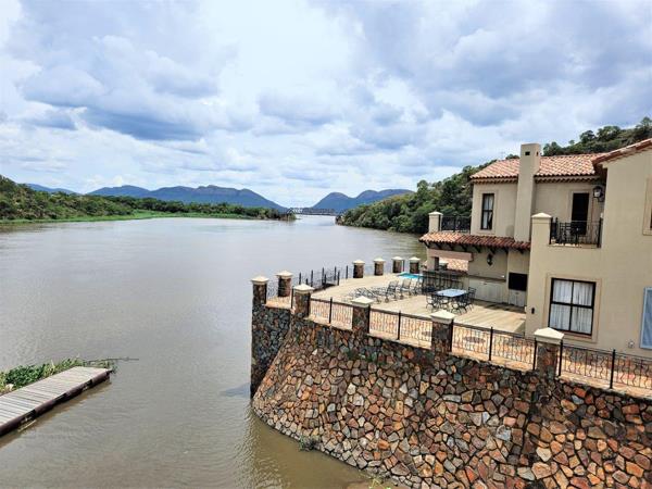 596 m² Land