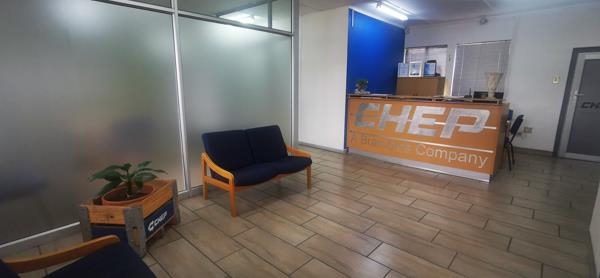 1 900  m² Commercial space