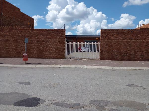1 992 m² Commercial space