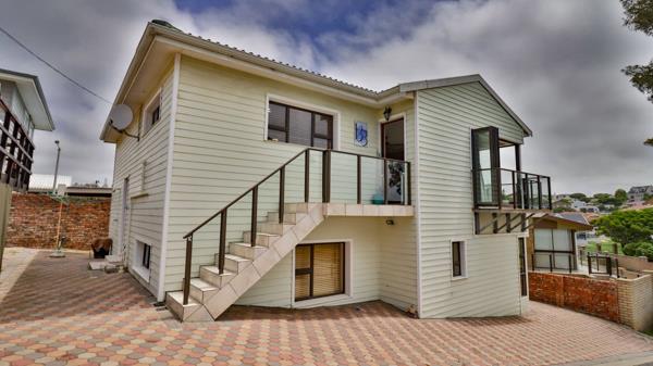 6 Bedroom House