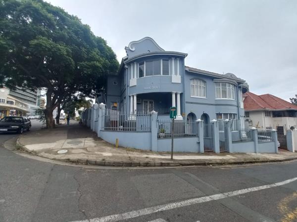 8 Bedroom Apartment