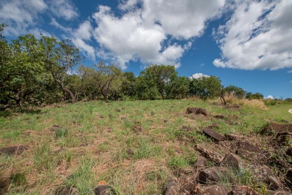 2 210 m² Land