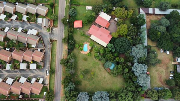 7 900 m² Land