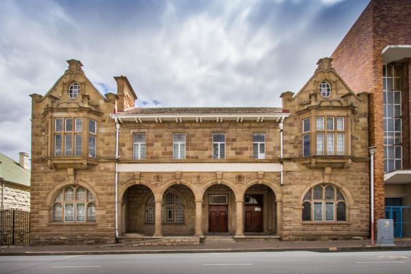 900  m² Commercial space