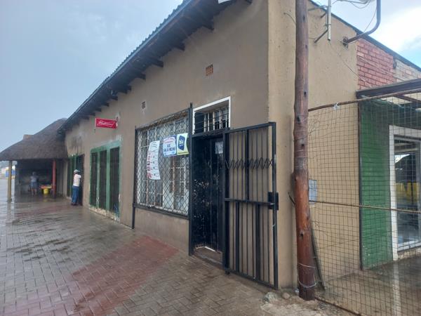 350 m² Land