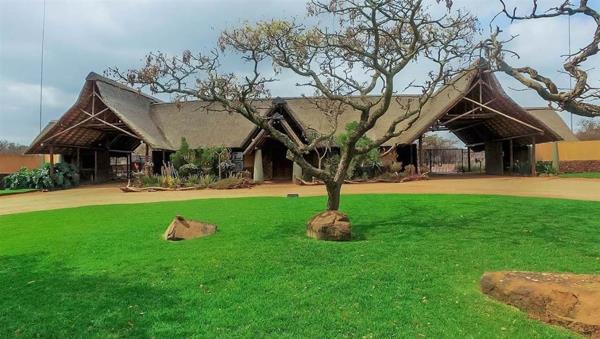 2 528 m² Land