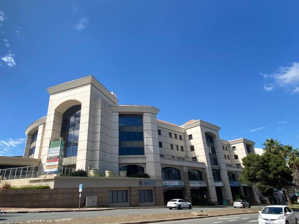 332  m² Commercial space