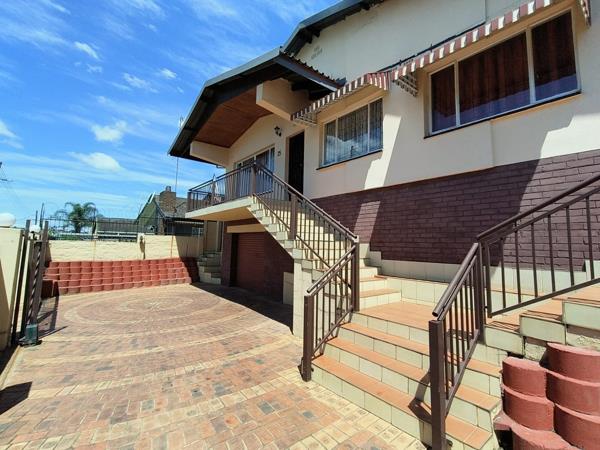 6 Bedroom House