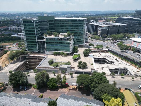 55 000  m² Commercial space