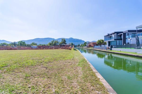 876 m² Land