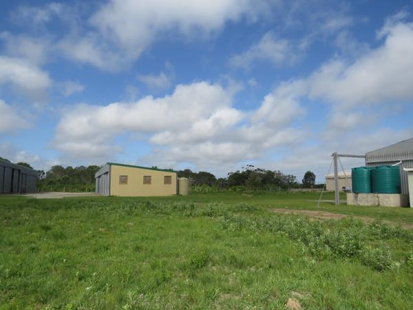 1 884 m² Land