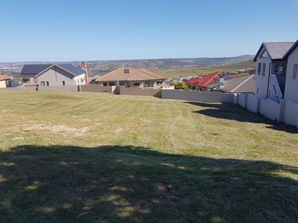 608 m² Land