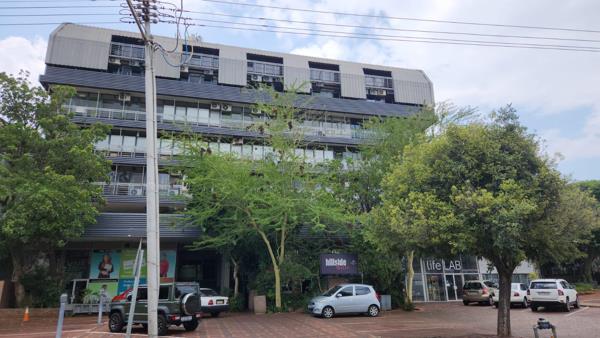 1 600  m² Commercial space