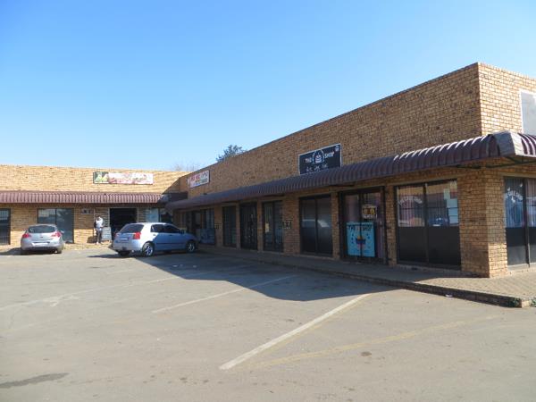 1 794  m² Retail Space