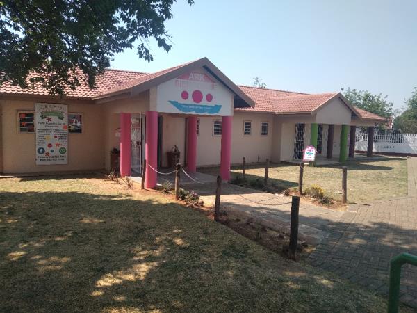 991 m² Commercial space