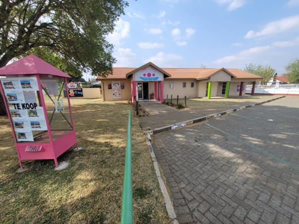 991  m² Commercial space