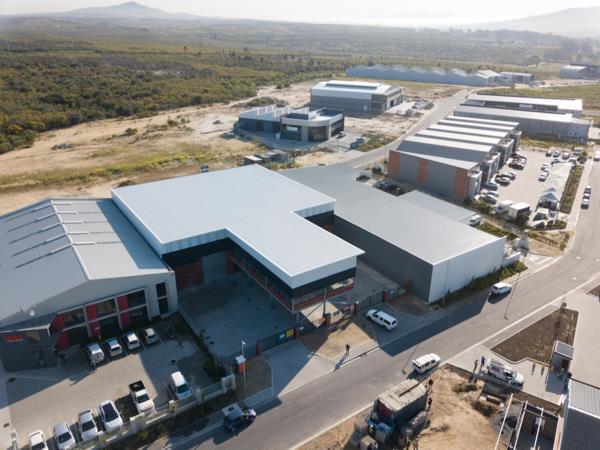 1 300 m² Land