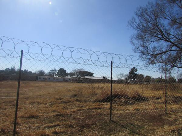 8 990 m² Land