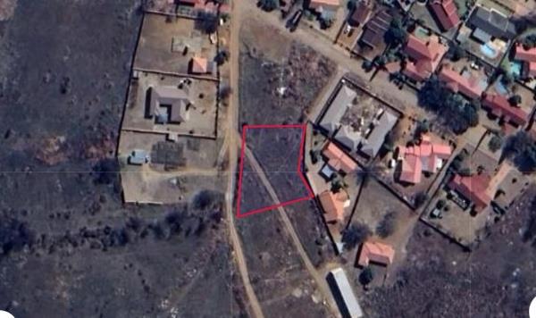 1 645 m² Land