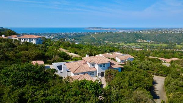 1 979 m² Land