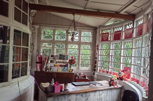 300  m² Commercial space