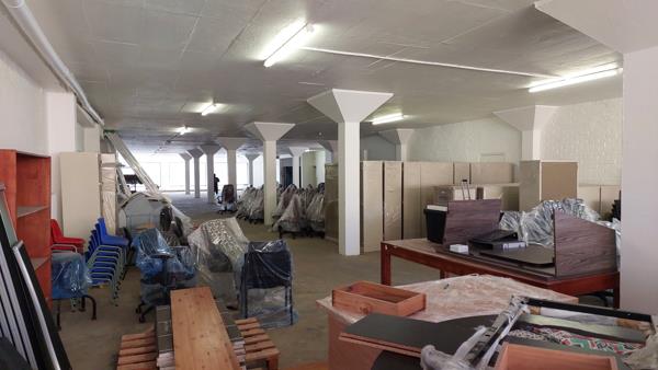 674  m² Commercial space