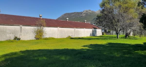 1 000  m² Commercial space