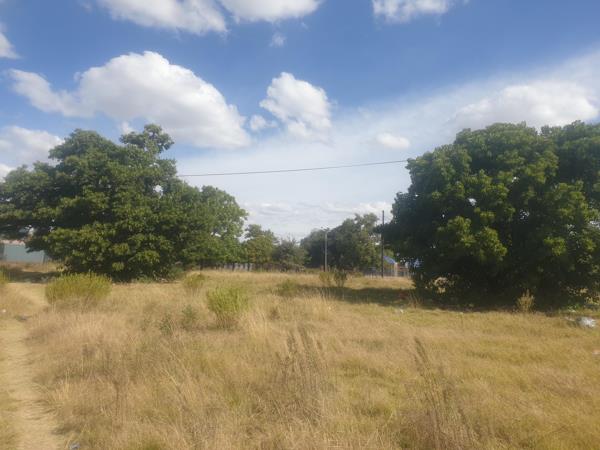 1 487 m² Land