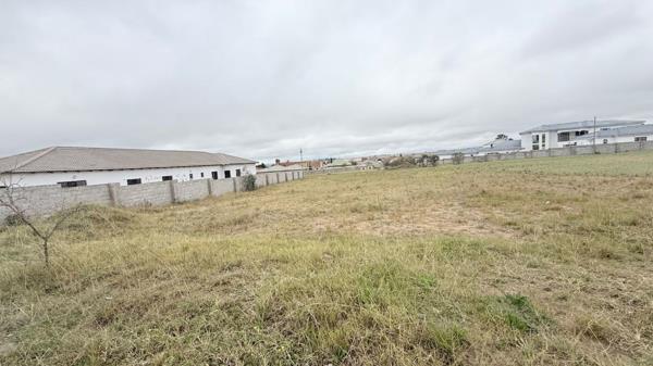 1 100 m² Land