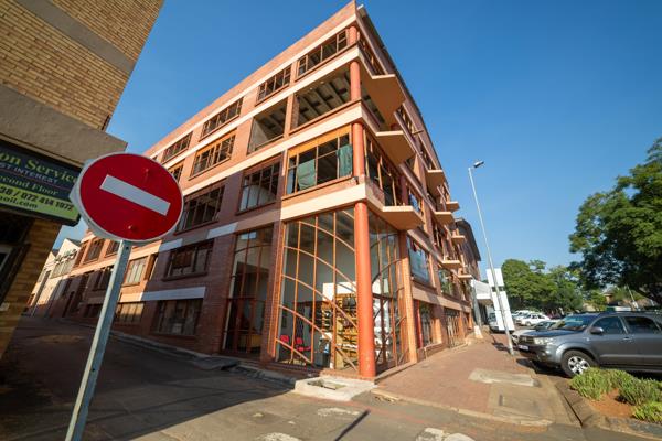 3 000  m² Commercial space