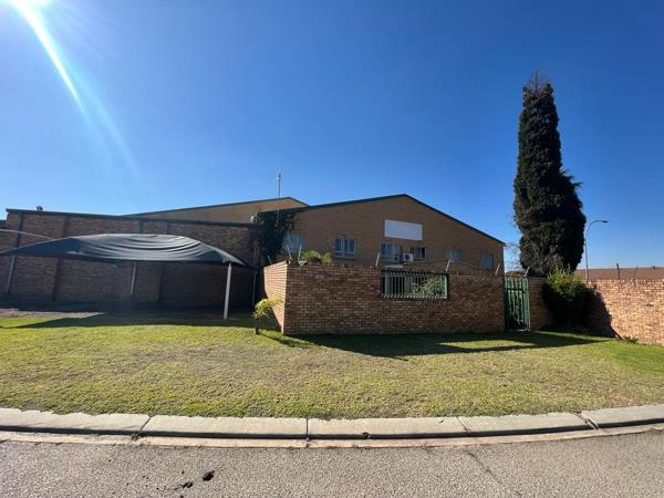 3 000  m² Industrial space