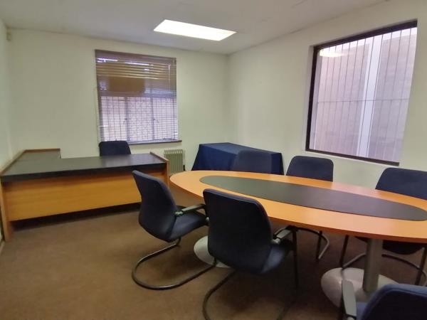 595  m² Commercial space