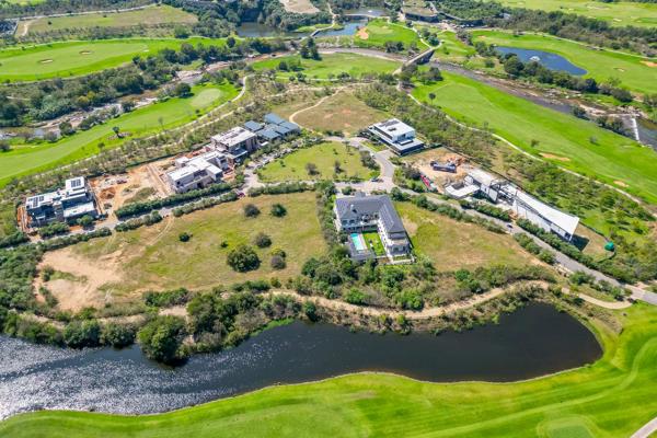 2 744 m² Land