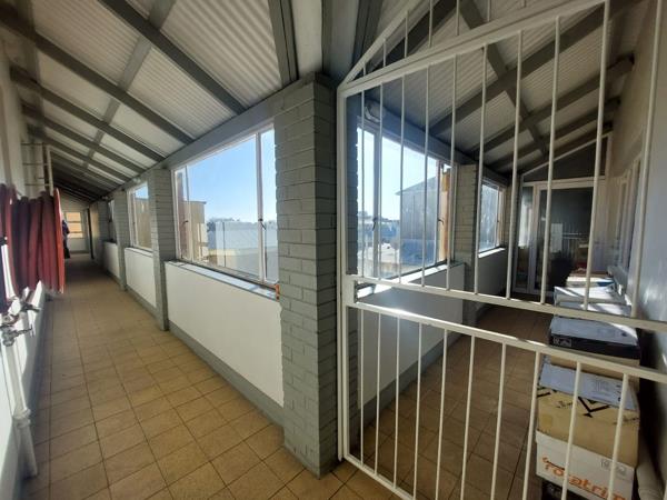 585  m² Commercial space