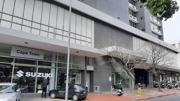 869 m² Commercial space