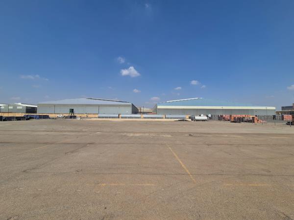 3 250  m² Industrial space