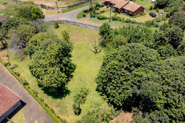 2 400 m² Land