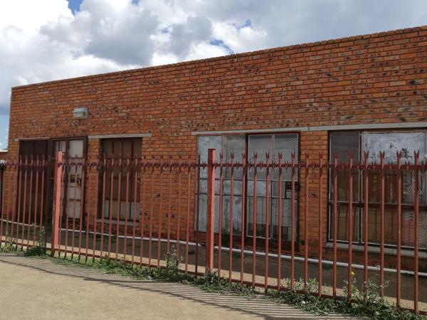 300  m² Commercial space