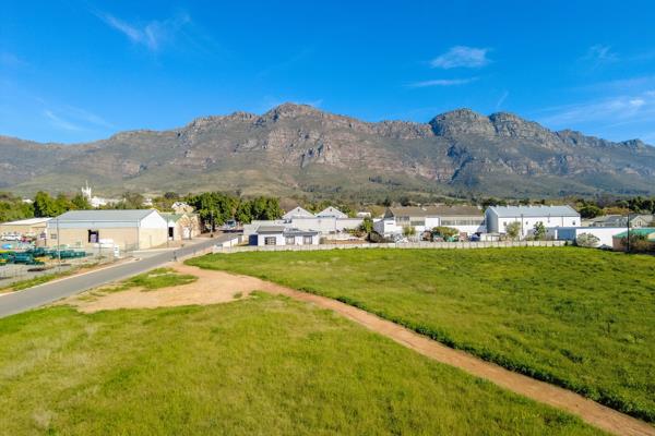2 850 m² Land