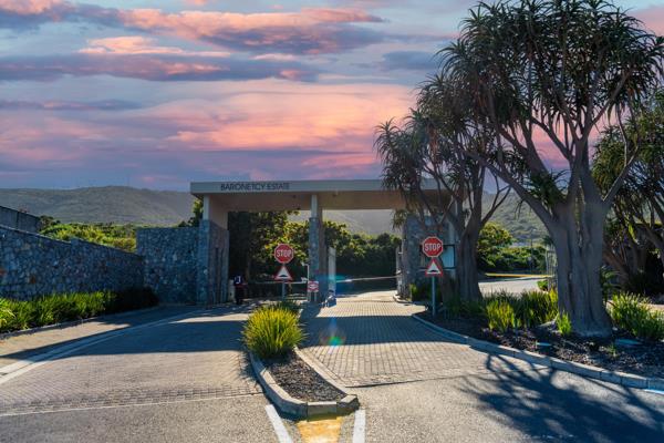 1 104 m² Land