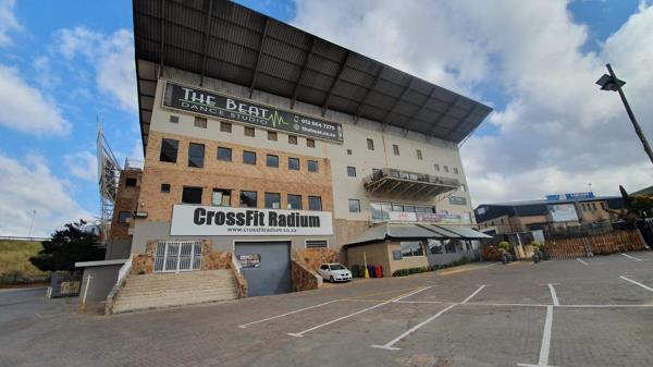 3 800  m² Commercial space