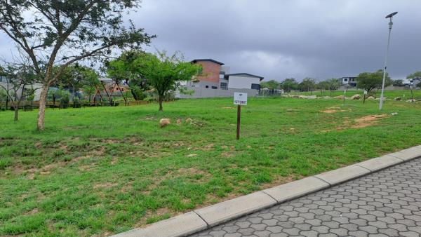 735 m² Land