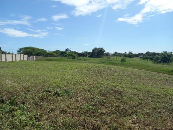 1 765 m² Land